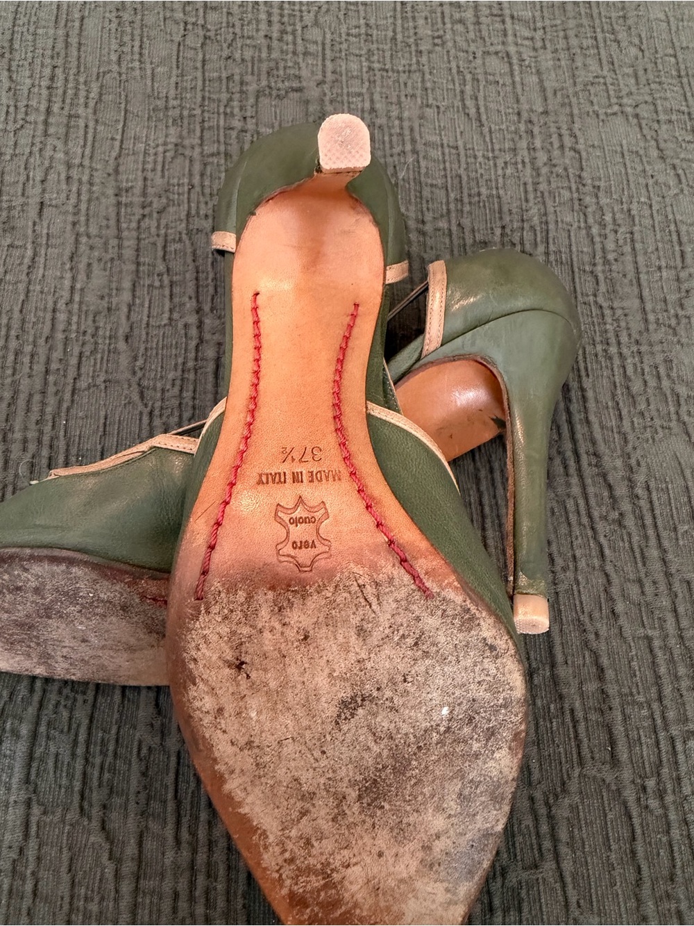 Valentino Olive Green and Tan Pointed Toe Pumps Made in Italy Vintage Classy - Picture 5 of 6